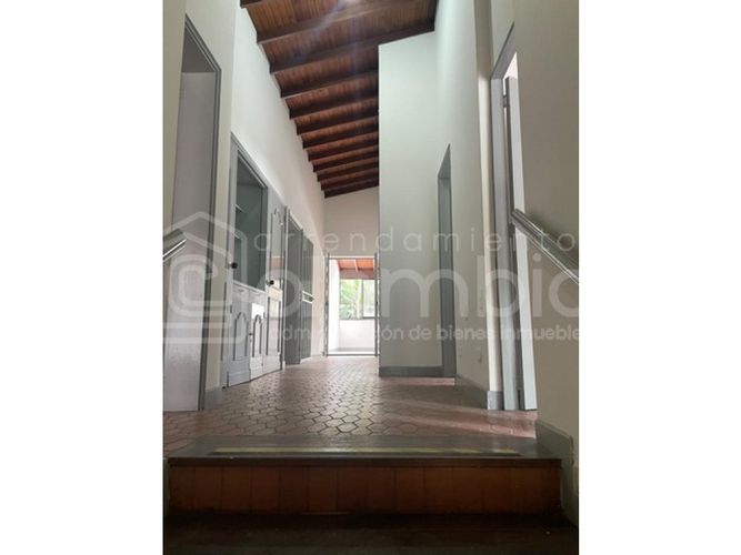 Casa de 8 alcobas en venta en La Aguacatala, Medellín, 315 m² · foto 17 de 24