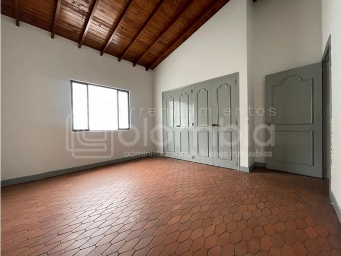 Casa de 8 alcobas en venta en La Aguacatala, Medellín, 315 m² · foto 22 de 24
