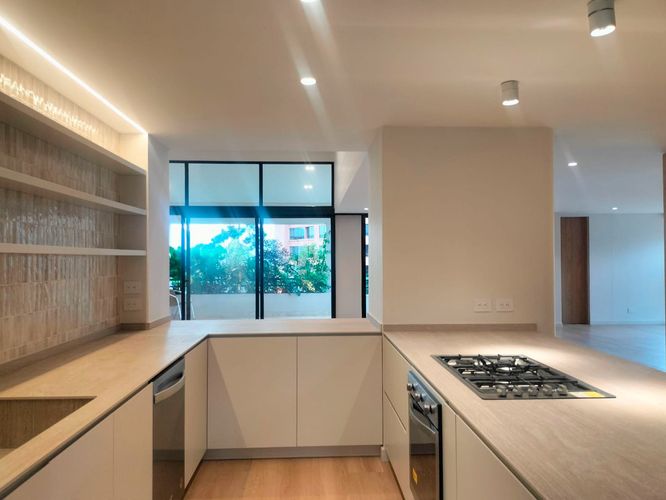 Apartamento de 3 alcobas en venta en El Poblado, Medellín, 320 m² · foto 14 de 18