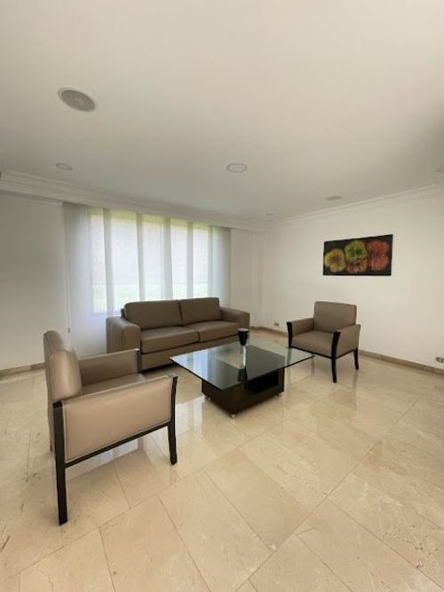 Casa de 4 alcobas en venta en Altos Del Poblado, Medellín, 620 m² · foto 3 de 23