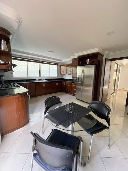 Casa de 4 alcobas en venta en Altos Del Poblado, Medellín, 620 m² · foto 8 de 23