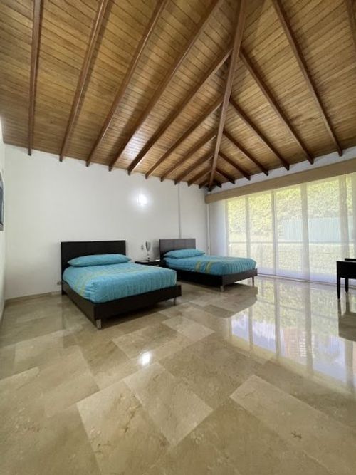 Casa de 4 alcobas en venta en Altos Del Poblado, Medellín, 620 m² · foto 14 de 23