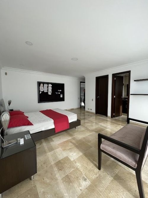 Casa de 4 alcobas en venta en Altos Del Poblado, Medellín, 620 m² · foto 18 de 23