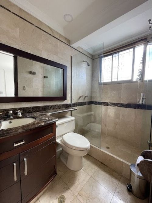 Casa de 4 alcobas en venta en Altos Del Poblado, Medellín, 620 m² · foto 19 de 23