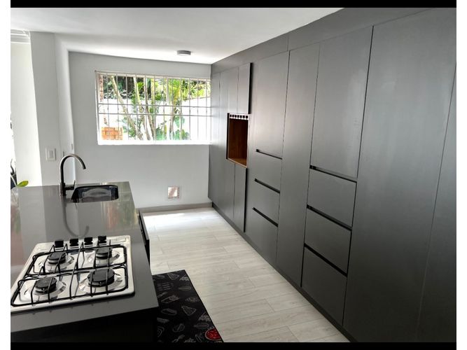 Apartamento de 4 alcobas en venta en San Lucas, Medellín, 200 m² · foto 3 de 24