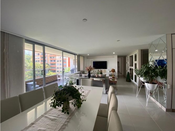 Apartamento de 4 alcobas en venta en Loma Del Chocho, Envigado, 164 m² · foto 3 de 24