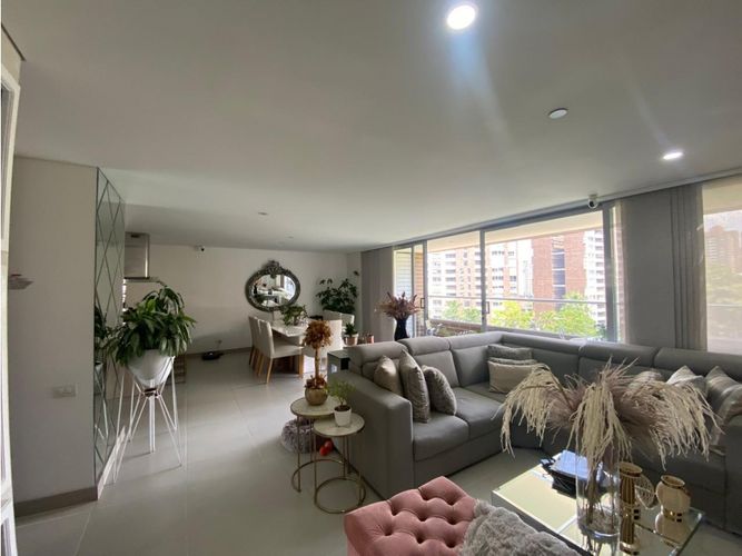 Apartamento de 4 alcobas en venta en Loma Del Chocho, Envigado, 164 m² · foto 4 de 24