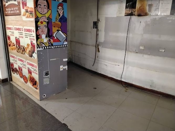 Local en arriendo en Guayaquil, Medellín, 8 m² · foto 2 de 5