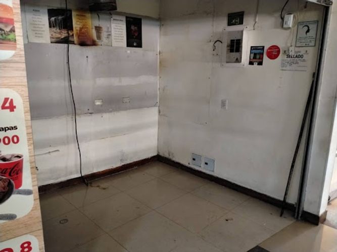 Local en arriendo en Guayaquil, Medellín, 8 m² · foto 3 de 5