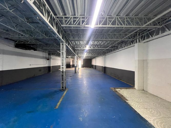 Bodega en arriendo en Cristo Rey, Medellín, 200 m² · foto 2 de 20