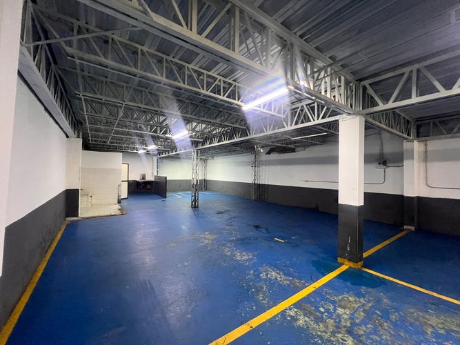 Bodega en arriendo en Cristo Rey, Medellín, 200 m² · foto 4 de 20