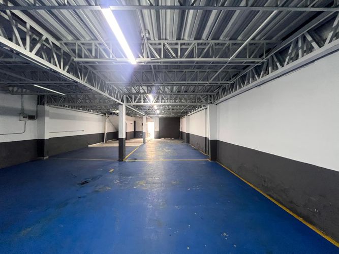 Bodega en arriendo en Cristo Rey, Medellín, 200 m² · foto 9 de 20