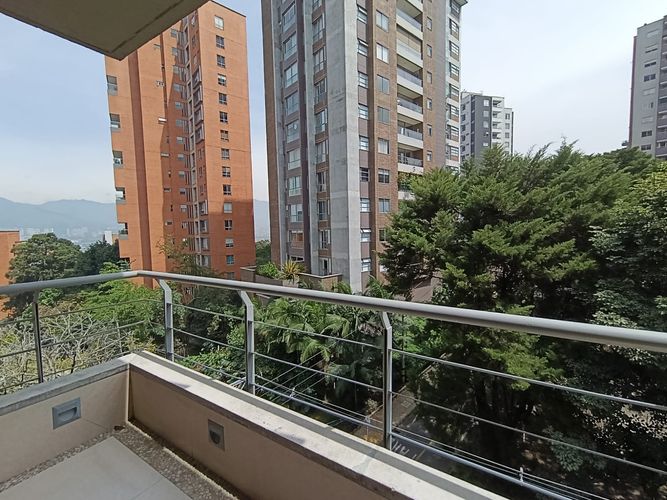 Apartamento de 2 alcobas en arriendo en El Poblado, Medellín, 106 m² · foto 13 de 20
