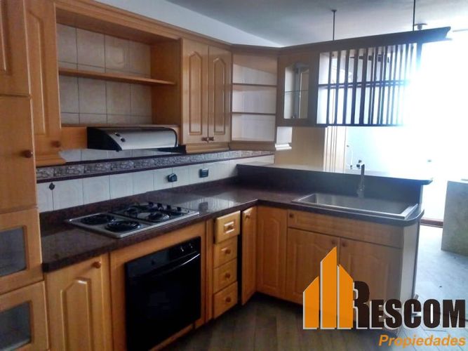Local en arriendo en Los Colores, Medellín, 380 m² · foto 3 de 24