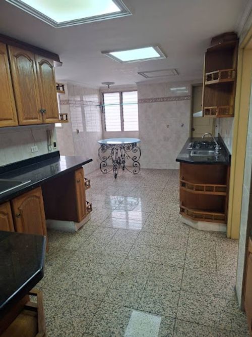 Apartamento en arriendo en Villa Nueva, Medellín, 236 m² · foto 22 de 24
