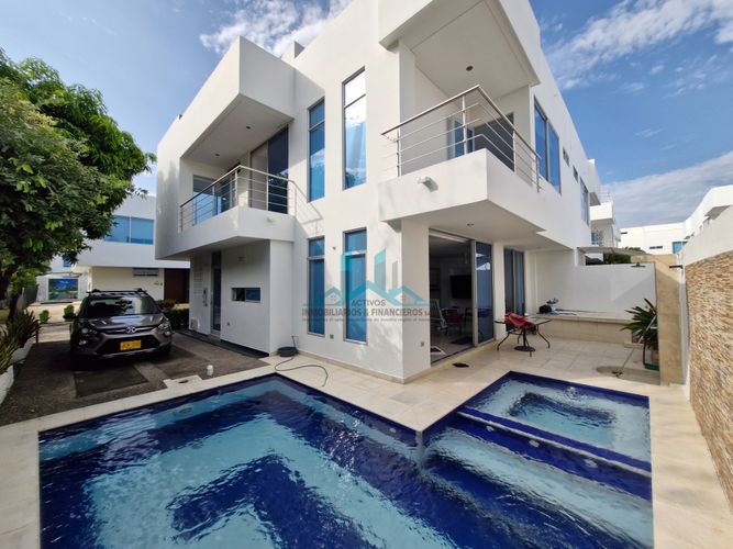 Casa de 3 alcobas en venta en Cn. Casa Loma, Girardot, 198 m² · foto 2 de 24