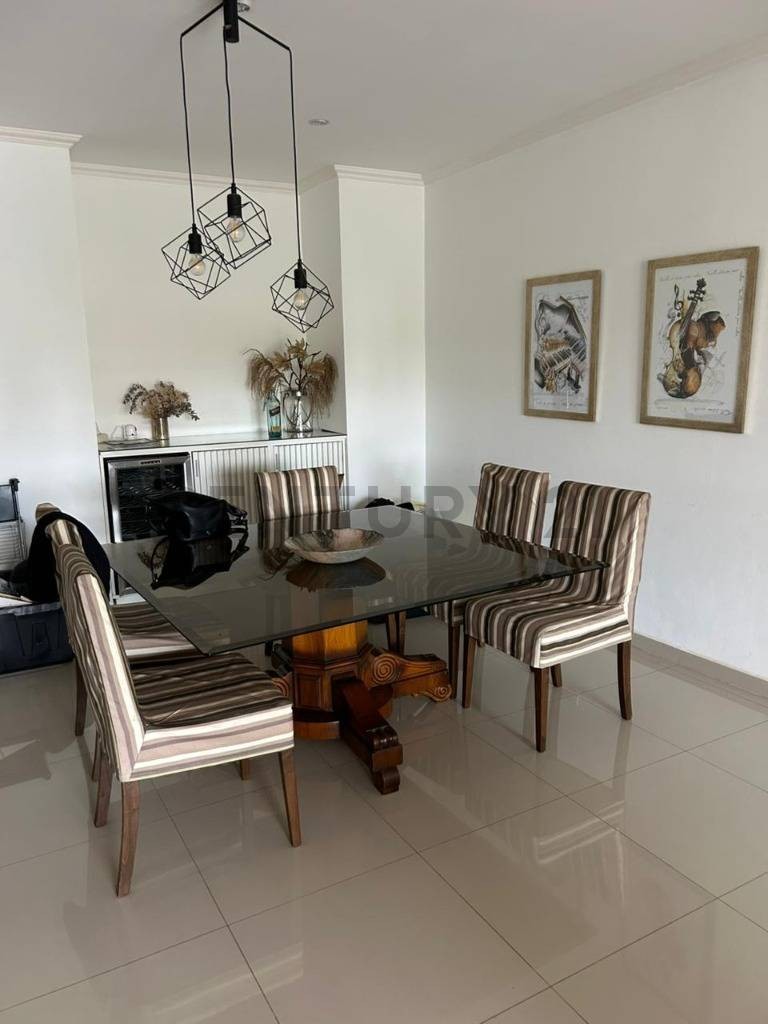 Alquiler de Exclusivo Departamento Amoblado en Mburucuyá, Asunción - US$ 1.800. Ubicado sobre Molas López 912, este moderno departamento de 160 m² ofrece 2 dormitorios, 4 baños y 2 estacionamientos. — foto 3
