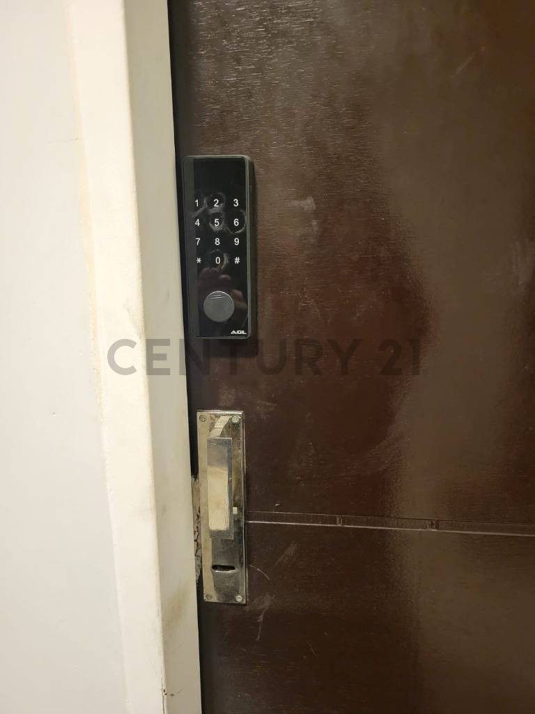 Alquiler de Exclusivo Departamento Amoblado en Mburucuyá, Asunción - US$ 1.800. Ubicado sobre Molas López 912, este moderno departamento de 160 m² ofrece 2 dormitorios, 4 baños y 2 estacionamientos. — foto 2