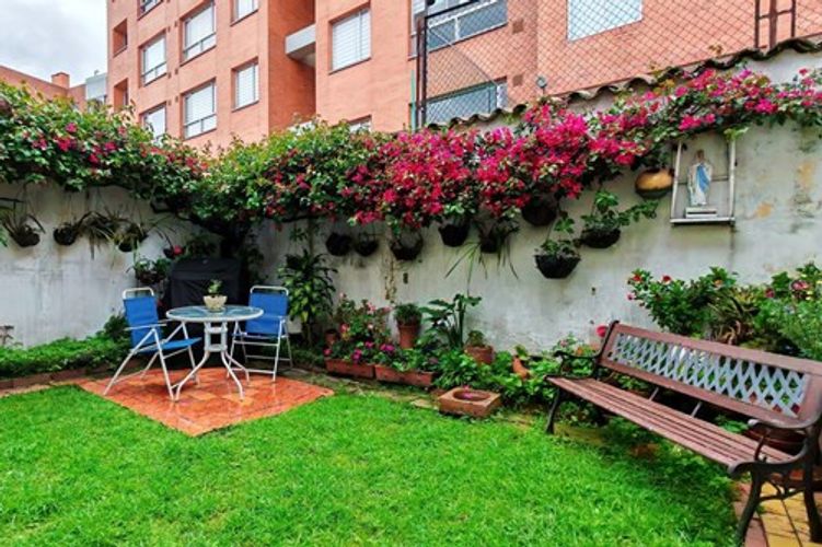 Casa de 4 alcobas en venta en El Contador, Bogotá, 267 m² · foto 2 de 22