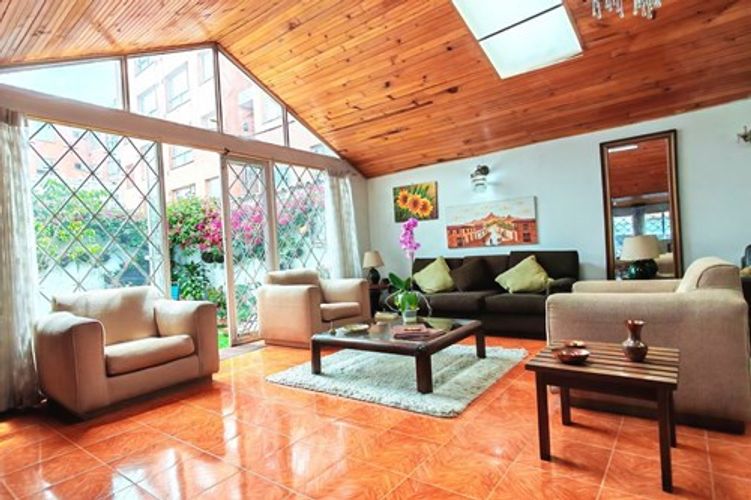 Casa de 4 alcobas en venta en El Contador, Bogotá, 267 m² · foto 3 de 22