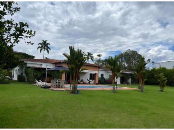 Casa de 3 alcobas en venta en Armenia, 550 m² · foto 2 de 24