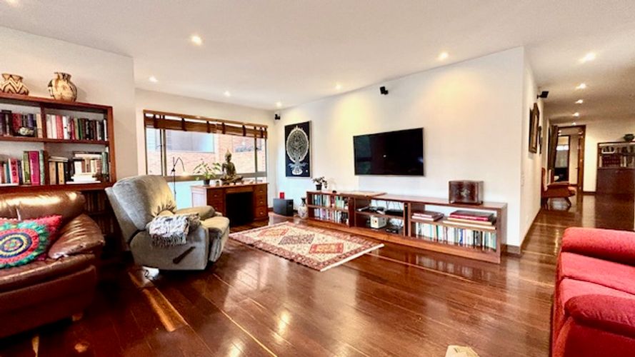 Apartamento de 3 alcobas en venta en Los Rosales, Bogotá, 230 m² · foto 3 de 24