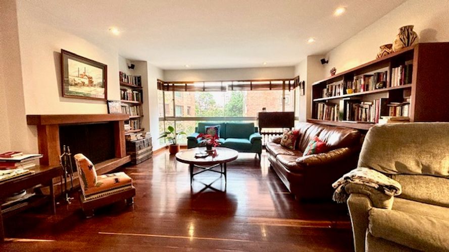 Apartamento de 3 alcobas en venta en Los Rosales, Bogotá, 230 m² · foto 5 de 24