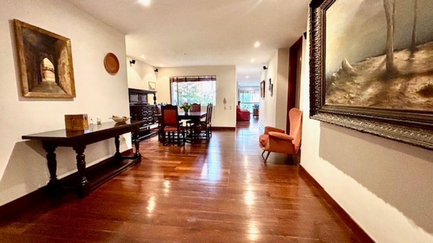 Apartamento de 3 alcobas en venta en Los Rosales, Bogotá, 230 m² · foto 8 de 24