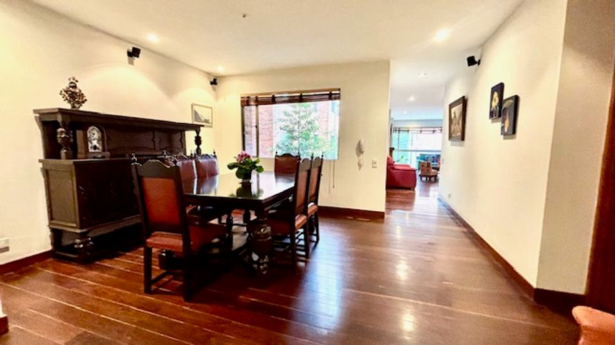 Apartamento de 3 alcobas en venta en Los Rosales, Bogotá, 230 m² · foto 9 de 24