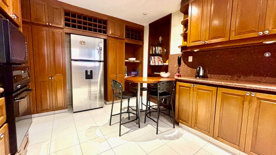 Apartamento de 3 alcobas en venta en Los Rosales, Bogotá, 230 m² · foto 11 de 24