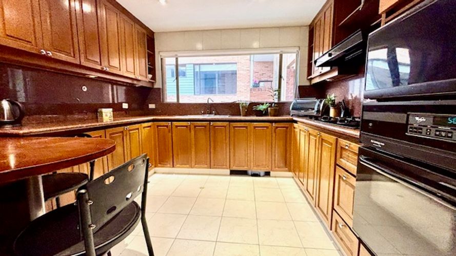 Apartamento de 3 alcobas en venta en Los Rosales, Bogotá, 230 m² · foto 12 de 24