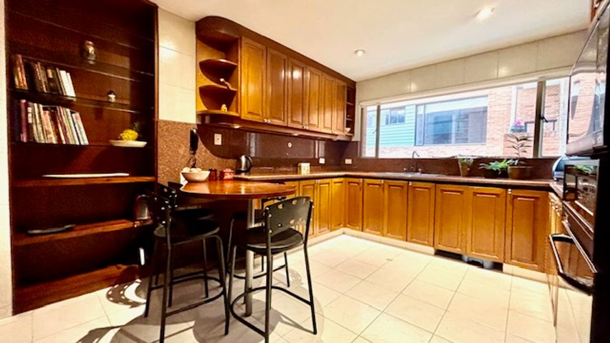 Apartamento de 3 alcobas en venta en Los Rosales, Bogotá, 230 m² · foto 13 de 24