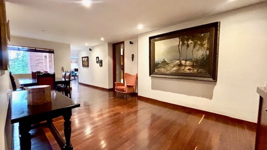 Apartamento de 3 alcobas en venta en Los Rosales, Bogotá, 230 m² · foto 14 de 24