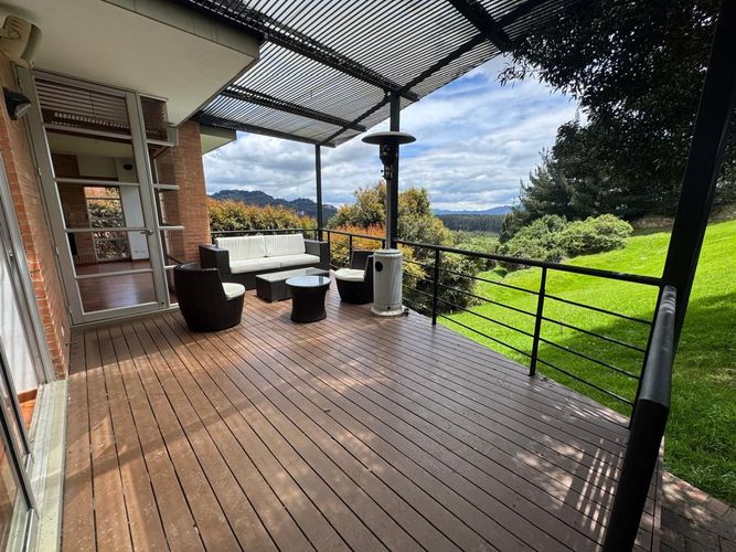 Casa de 4 alcobas en arriendo en Aposentos, Sopó, 585 m² · foto 2 de 24