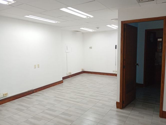 Oficina en arriendo en El Poblado, Medellín, 105 m² · foto 2 de 9