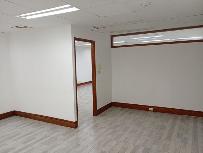 Oficina en arriendo en El Poblado, Medellín, 105 m² · foto 4 de 9