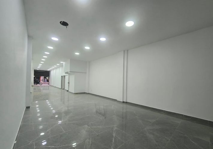 Local en venta en El Poblado, Medellín, 120 m² · foto 4 de 11