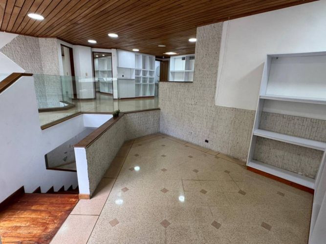 Local en arriendo en El Poblado, Medellín, 75 m² · foto 2 de 13