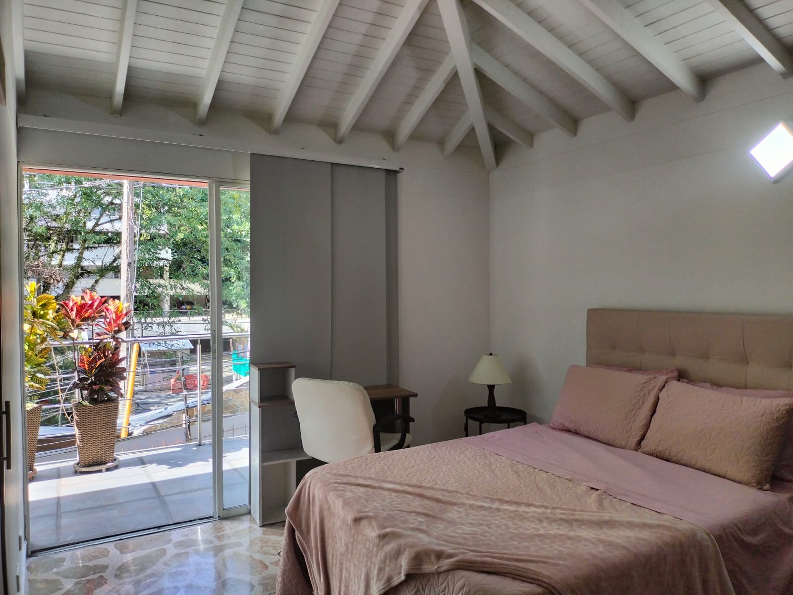 Casa en arriendo en El Poblado, Medellín · foto 12 de 19