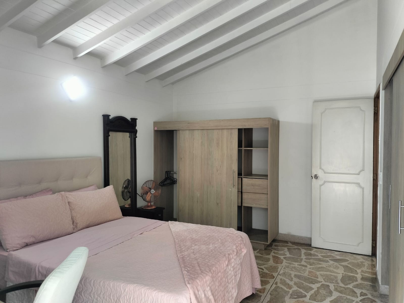 Casa en arriendo en El Poblado, Medellín · foto 13 de 19