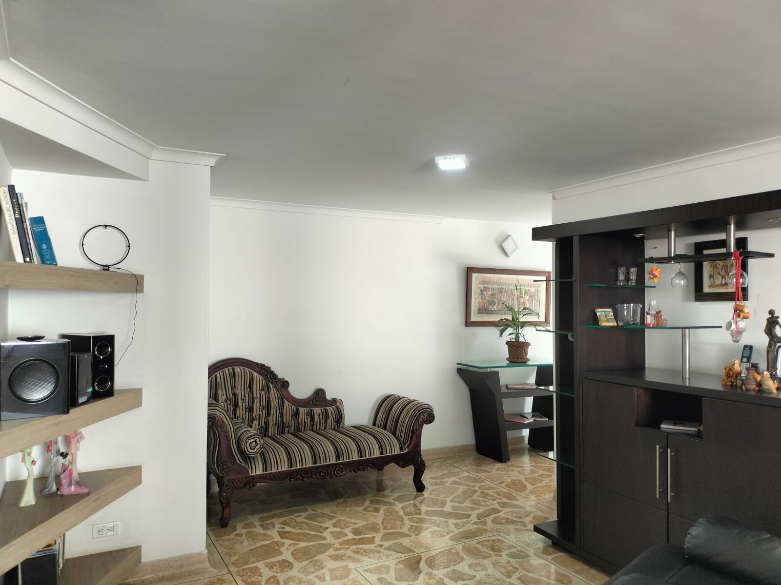 Casa en arriendo en El Poblado, Medellín · foto 6 de 19