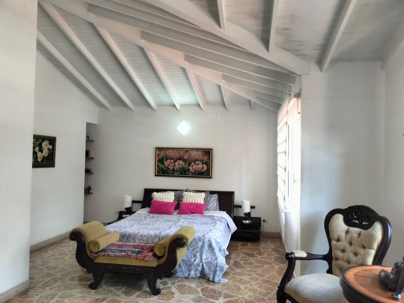 Casa en arriendo en El Poblado, Medellín · foto 8 de 19