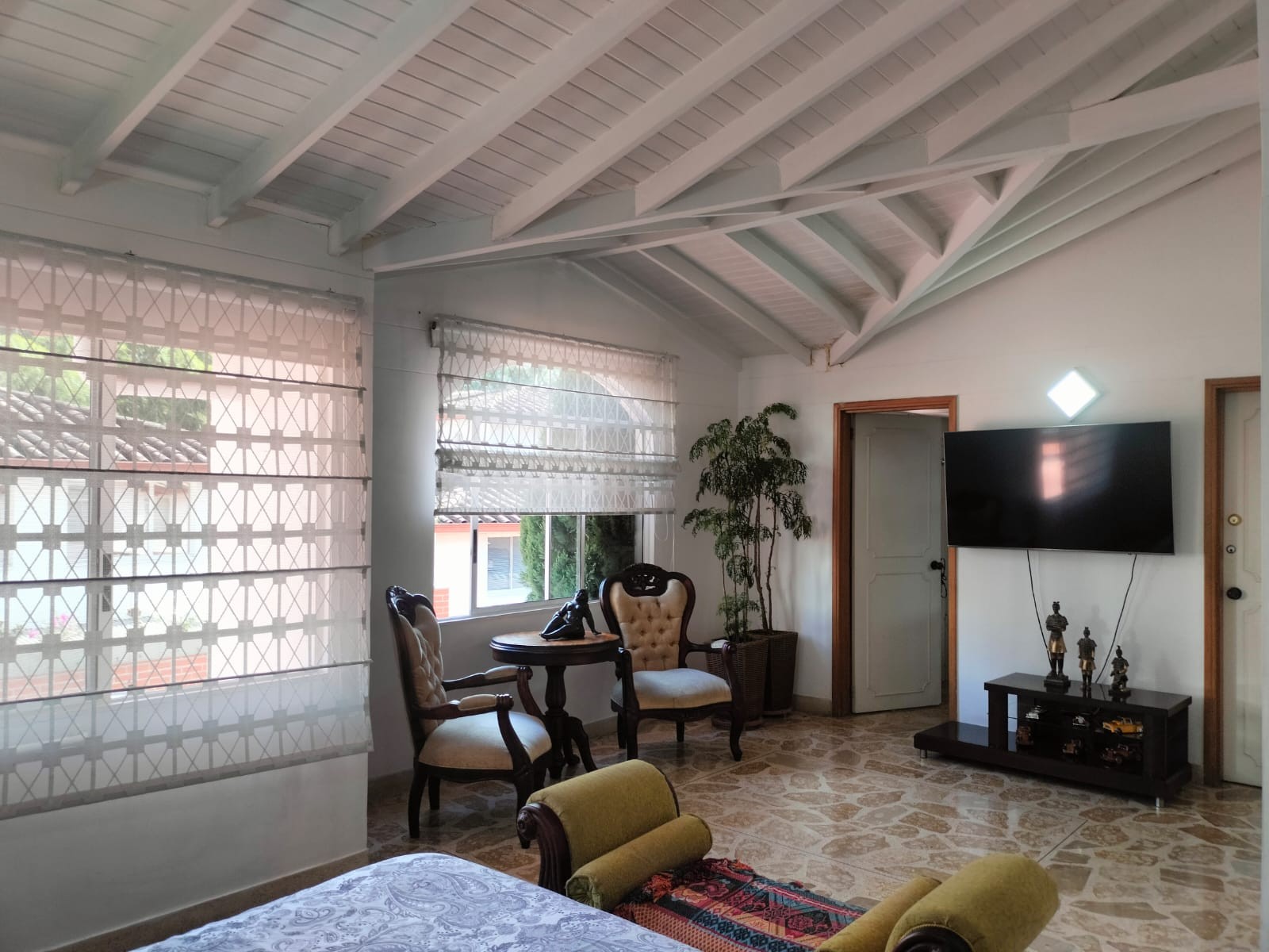 Casa en arriendo en El Poblado, Medellín · foto 9 de 19