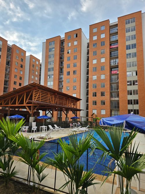Apartamento de 2 alcobas en venta en Ciudad Melendez, Cali, 64 m² · foto 2 de 18