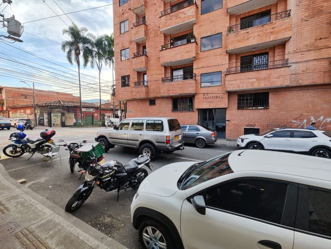 Local en arriendo en Camino Verde, Envigado, 40 m² · foto 2 de 10