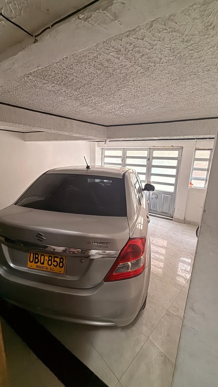 Casa en venta en Chico Sur, Bogotá · foto 2 de 24