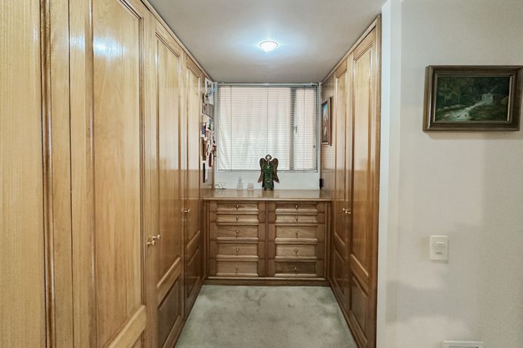Apartamento de 3 alcobas en venta en El Retiro, Bogotá, 229 m² · foto 13 de 24