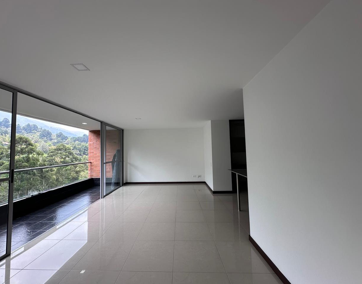 Apartamento en arriendo en El Poblado, Medellín · foto 3 de 16