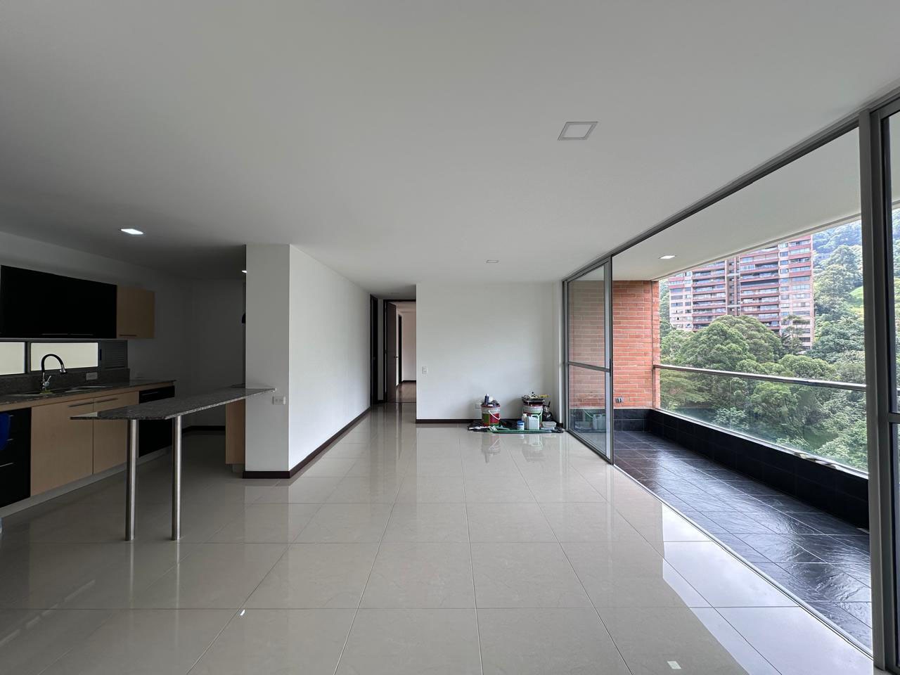 Apartamento en arriendo en El Poblado, Medellín · foto 4 de 16