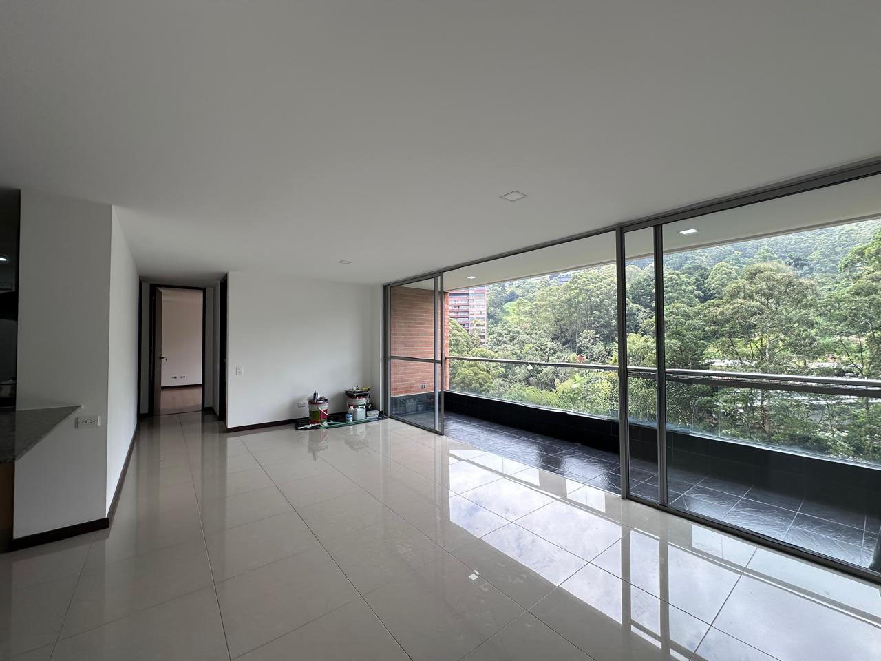 Apartamento en arriendo en El Poblado, Medellín · foto 2 de 16